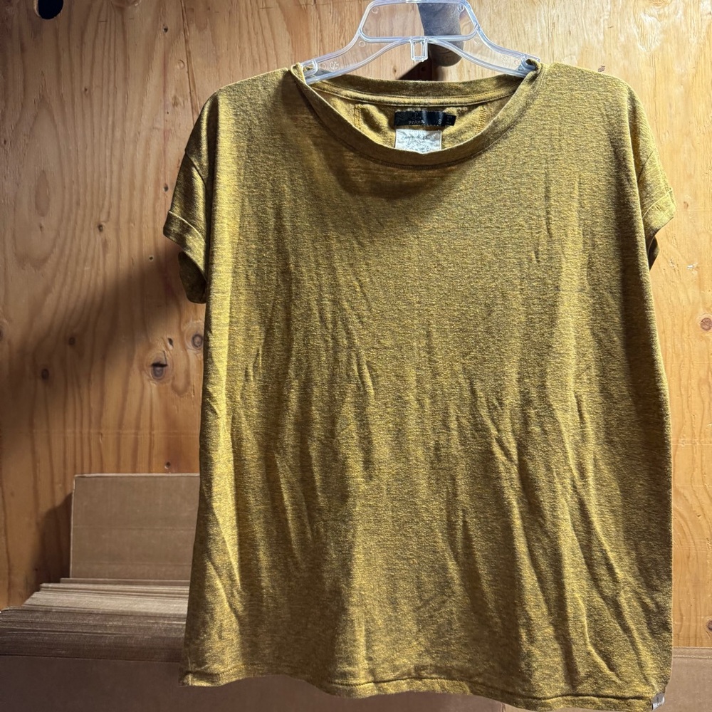 Prana Casual Mustard Yellow Crewneck Women's Short Sleeve Top Size Small GUC